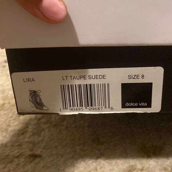 Heels - Picture 4 of 4